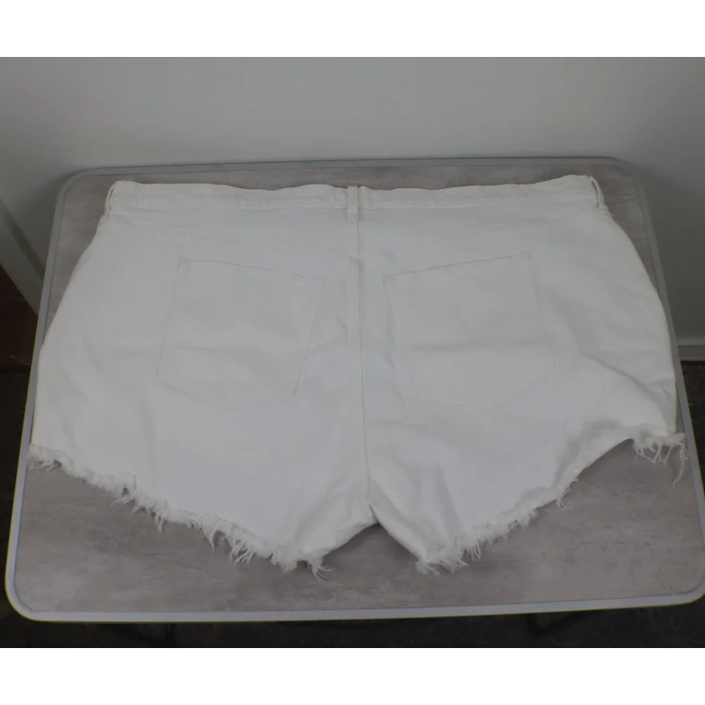 Abercrombie & Fitch Women Size 24 White Curve Love High Rise Mom Denim Shorts